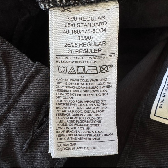 NWOT Gap Women’s Distressed Low Stride Short in Black Denim, Size 0 / 25 - Picture 4 of 4